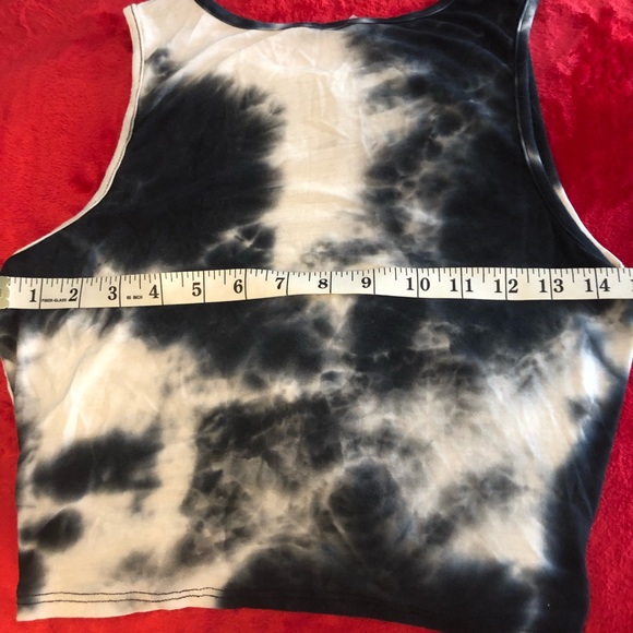 - Women sleeveless top. Size small - Picture 6 of 15